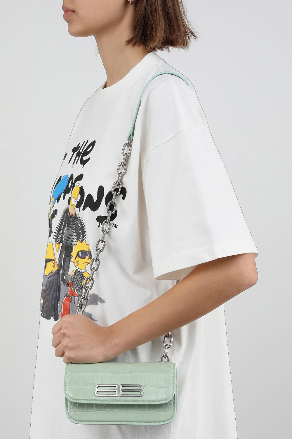 תמונת כל הלוק של תיק כתף גוסיפ בטקסטורה בגוון ירוק